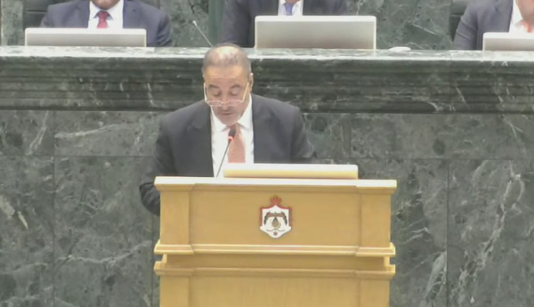 وزير المالية: سننظر بزيادة الرواتب في العام 2027