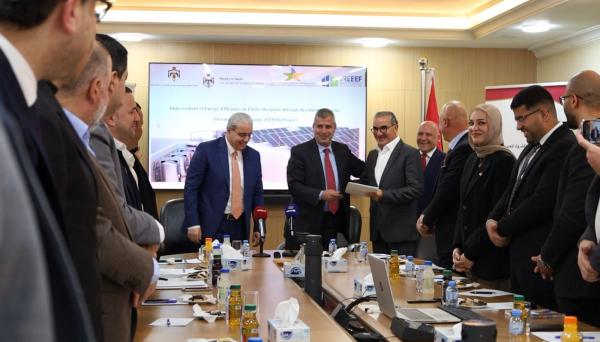 مشروع لأنظمة تسخين بالطاقة الشمسية في 33 مستشفى حكومي