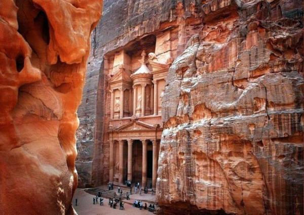 إقرار نظام تأجير وتملّك الأموال غير المنقولة خارج محمية البترا