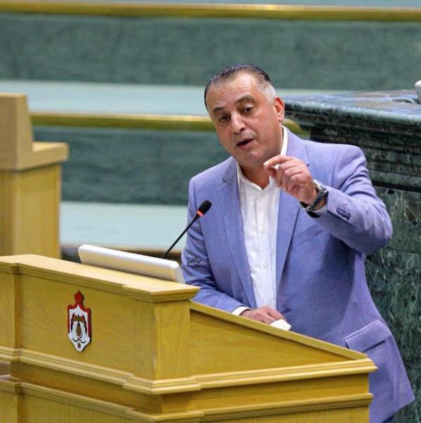 الشموسة .. نائب جديد يطالب باستقالة وزير الصناعة ومديرة المواصفات