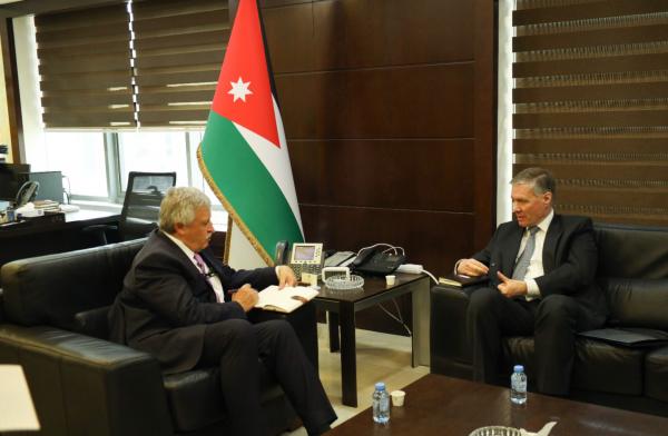 وزير النقل يبحث مع السفير البريطاني تعزيز التعاون في مجالات النقل