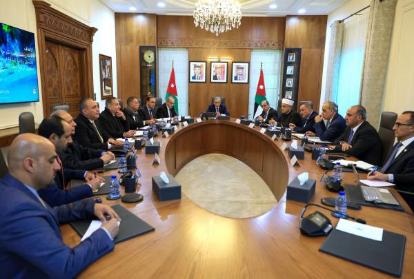 رئيس الوزراء يوجّه بتطبيق القانون على ملقي النفايات عشوائيًا