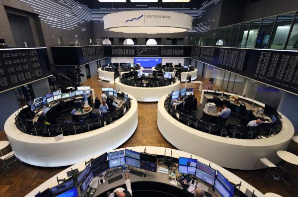 الأسهم الأوروبية تغلق على ارتفاع بعد موجة قرارات البنوك المركزية