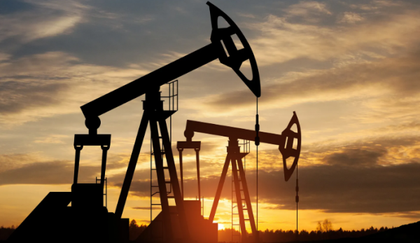 النفط يتجه للتراجع للأسبوع الثاني مع انحسار مخاوف الإمدادات