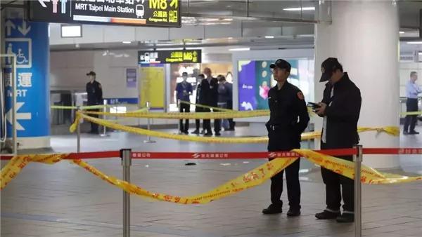 هجوم بقنابل دخان وأسلحة بيضاء يخلّف قتلى ومصابين في تايوان