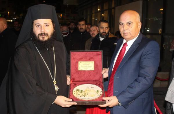 السلط تُضيء شجرة الميلاد في مشهد وطني يجسّد المحبة والعيش المشترك