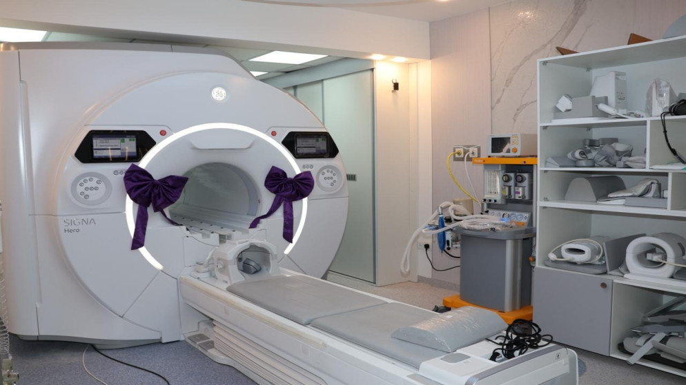 إدخال جهاز تصوير رنين مغناطيسي مدعوم بالذكاء الاصطناعي في الخدمات الطبية