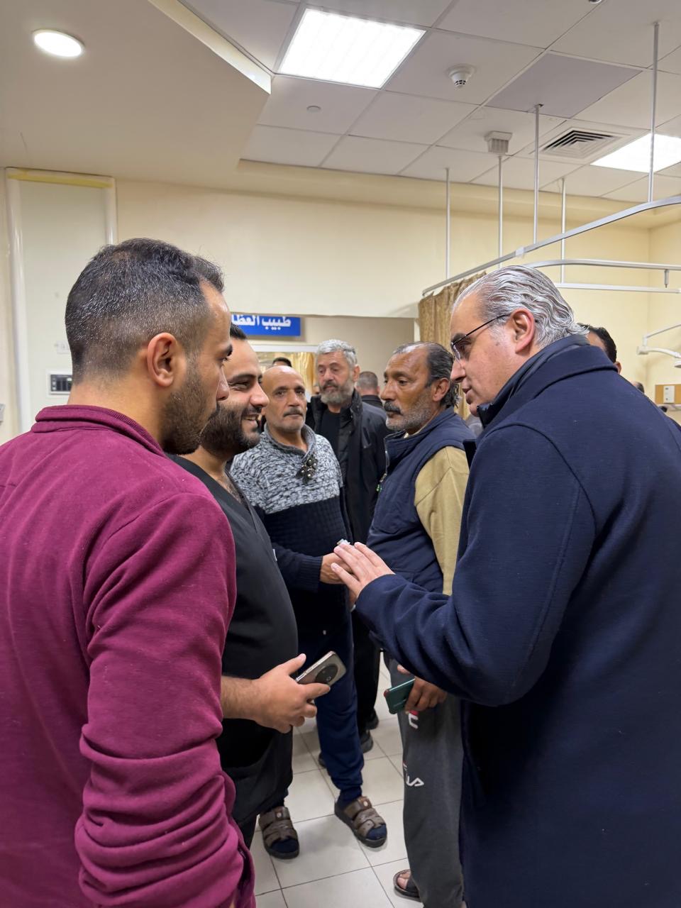 بالصور .. البدور يقوم بزيارة ليلية مفاجئة لطوارئ مستشفى السلط