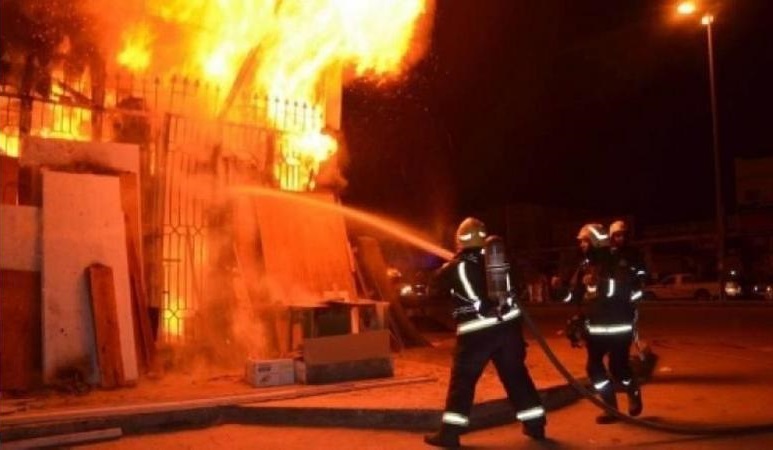 3 إصابات اختناقا بحريق منزل في مخيم جرش