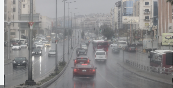 إضطرابات جوية متتالية وأمطار ورياح قوية تؤثر على المملكة