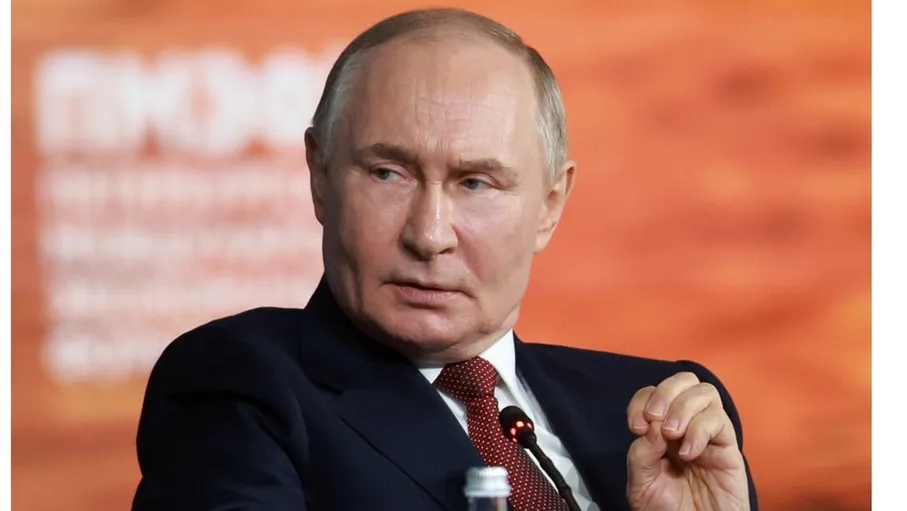 روسيا تعلن السيطرة على مدينتين في أوكرانيا وبوتين يحذر كييف