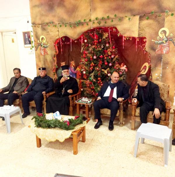 محافظ جرش يزور كنيسة الروم الأرثوذكس مهنئاً بالأعياد