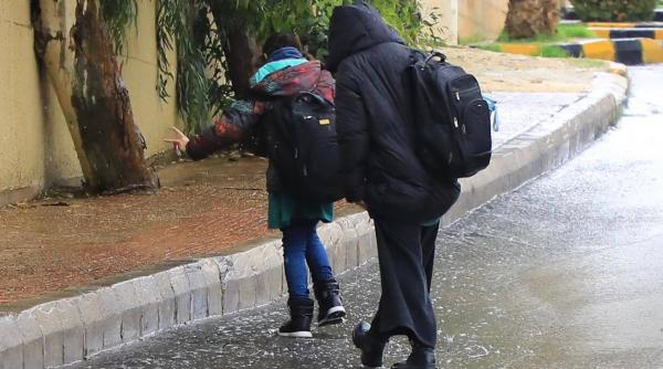 بالأسماء .. تأخير دوام مدارس في مناطق الجنوب الثلاثاء 