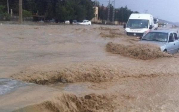 الأمن: إنقاذ محاصرين وشفط مياه من منازل وطرقات خلال المنخفض