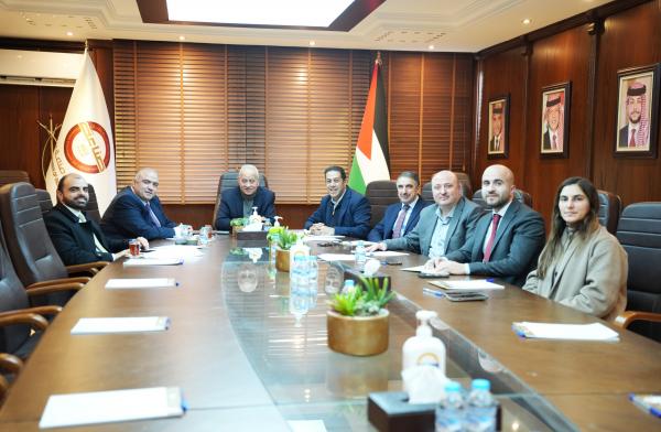 صناعة عمّان والتربية تبحثان توفير فرص تدريب لطلبة BTEC لدى المصانع