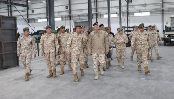 رئيس هيئة الأركان يفتتح مشاغل الأمير فيصل الرئيسية