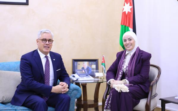 وزيرة التنمية الاجتماعية تبحث والسفير الكندي التعاون المشترك