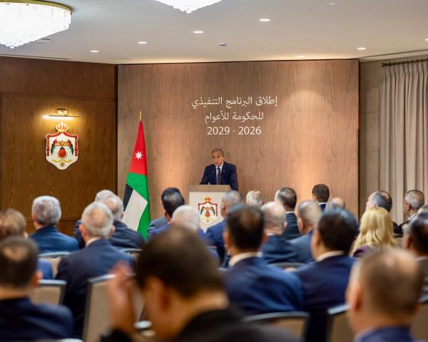 رئيس الوزراء: الملك وجّه الحكومة بزيادة مخصصات صندوق دعم الطالب