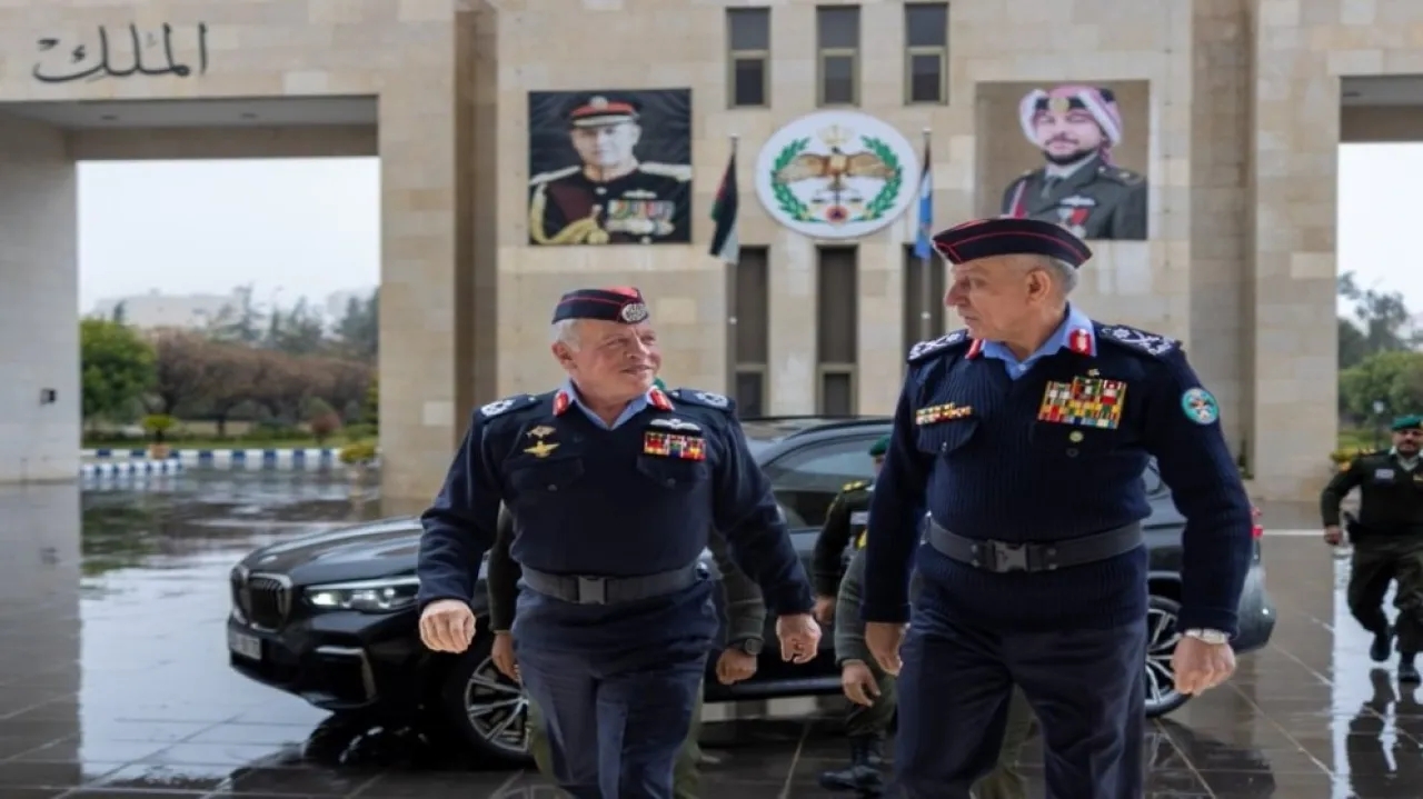 الملك يزور مديرية الأمن العام ويطلع على تجهيزاتها للتعامل مع الظروف الجوية