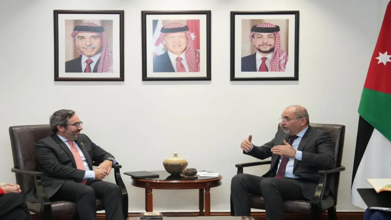 الصفدي وسيلفا يبحثان سبل تعزيز إيصال المساعدات الإنسانية إلى غزة