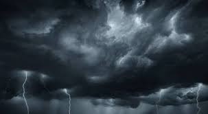 سحب رعدية وأمطار غزيرة مع بَرَد تتجه نحو وسط وشمال الأردن