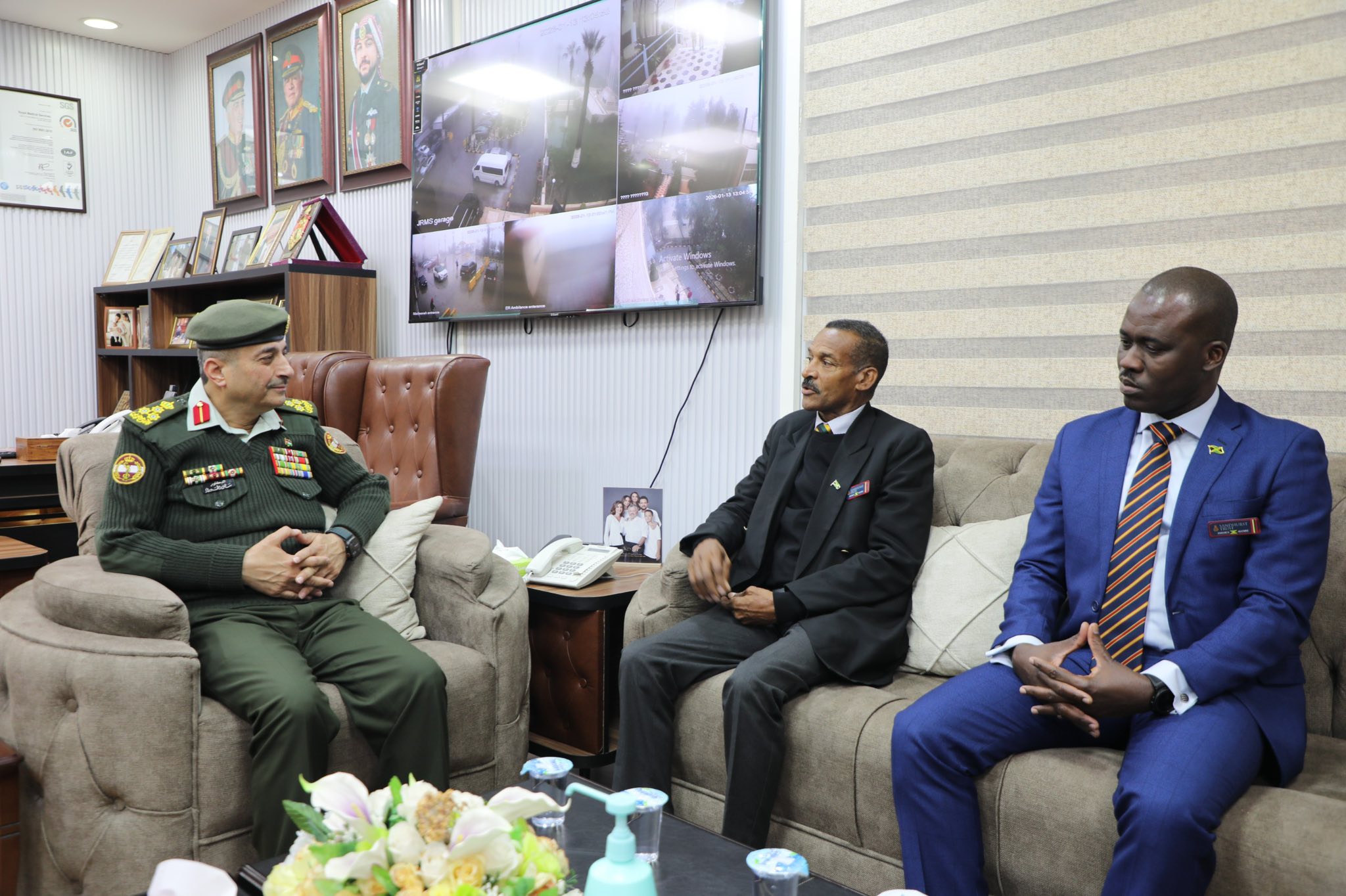 مدير عام الخدمات الطبية الملكية يستقبل المفتش العام لقوات دفاع جامايكا