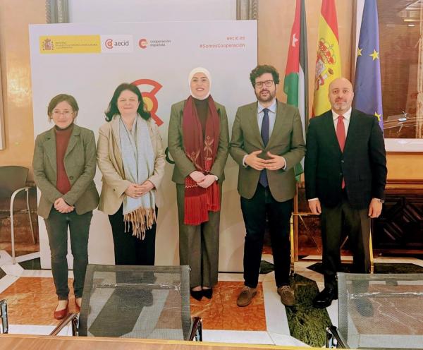 بني مصطفى تلتقي مدير الوكالة الإسبانية للتعاون الدولي من أجل التنمية