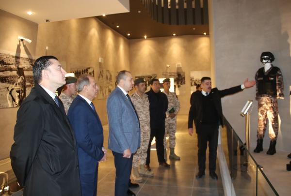 وزير الرياضة والشباب السوري يزور صرح الشهيد في عمّان