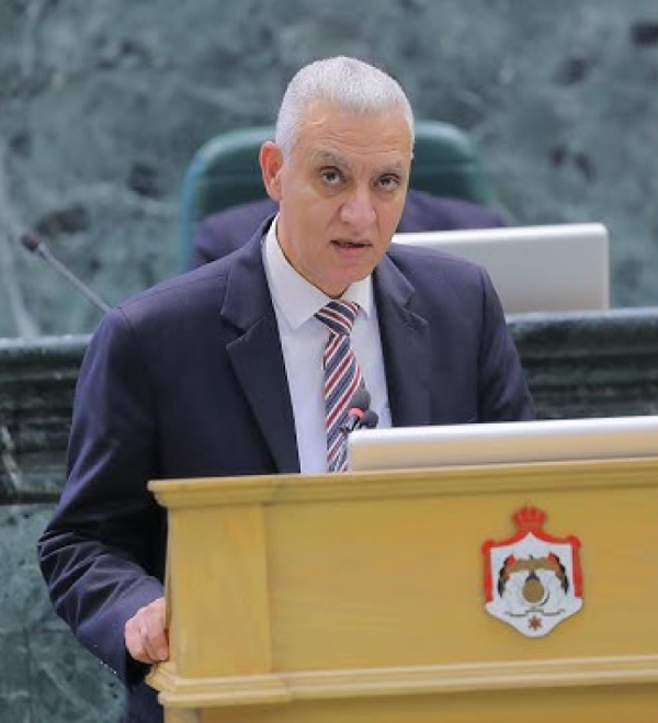 النائب العموش يطالب بالعودة إلى التعيين على مخزون ديوان الخدمة