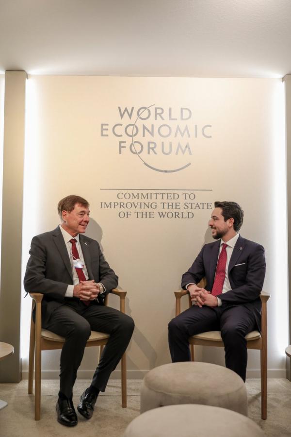 ولي العهد يلتقي المدير التنفيذي لشركة 