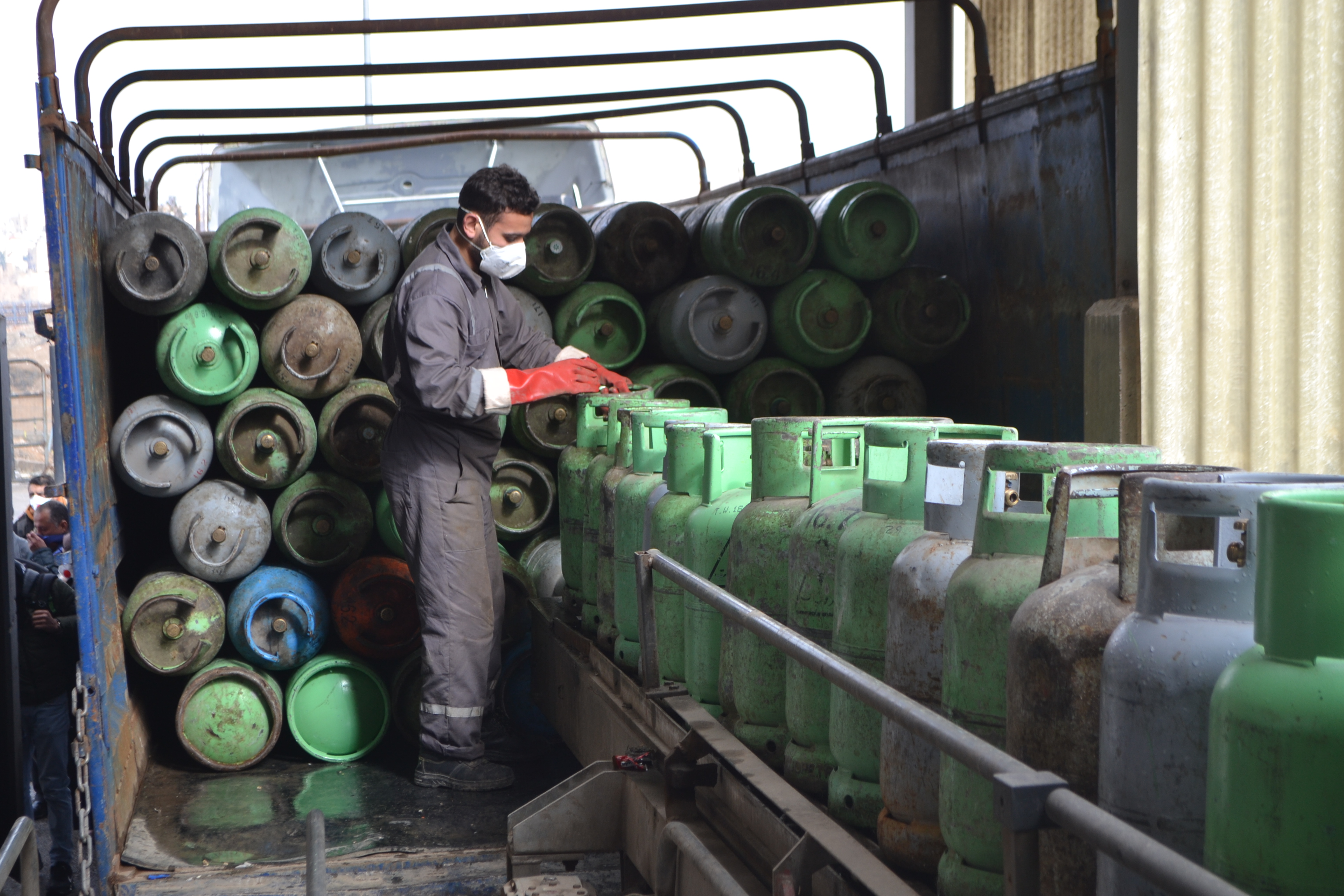 السعيدات: الأمانة ترفض تجديد ترخيص مستودعات غاز وادي السير وتهدد الامداد