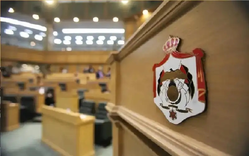 وزير يجيب على سؤال نائب بـ 1200 صفحة