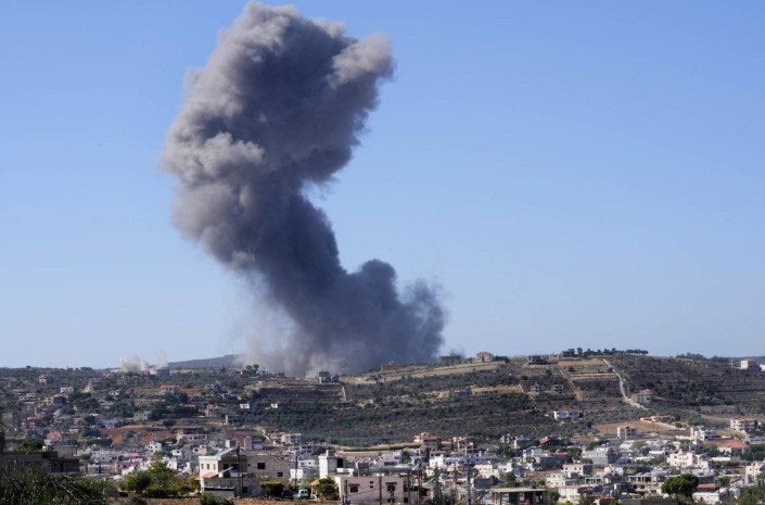 شهيد إثر قصف الاحتلال مركبة جنوب لبنان