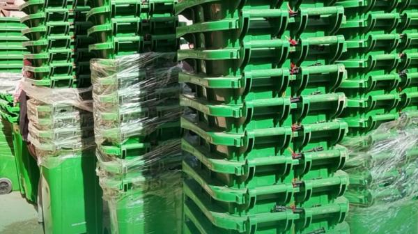 البيئة توزع 830 حاوية فرز نفايات في لواء ناعور