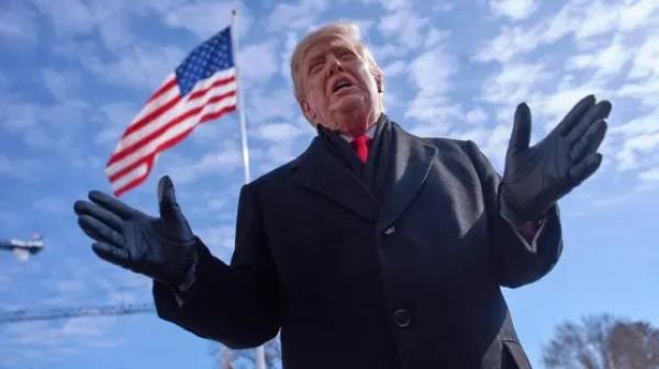 ترامب: محادثات جارية مع إيران ولدينا سفن متجهة إلى المنطقة