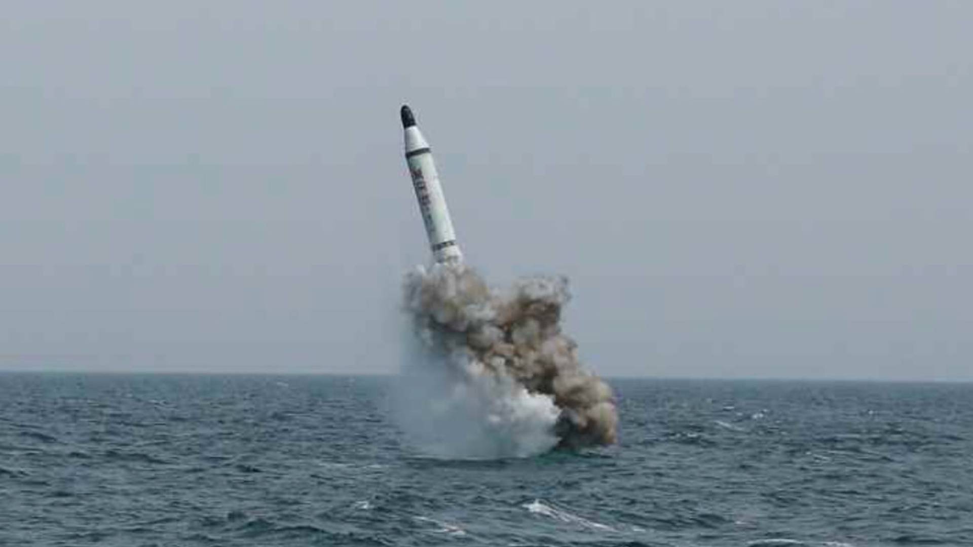 الجيش الأمريكي أسقط مسيرة إيرانية اقتربت من حاملة طائرات أمريكية في بحر العرب