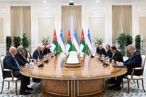 الفايز ينقل رسالة من الملك إلى رئيس أوزبكستان