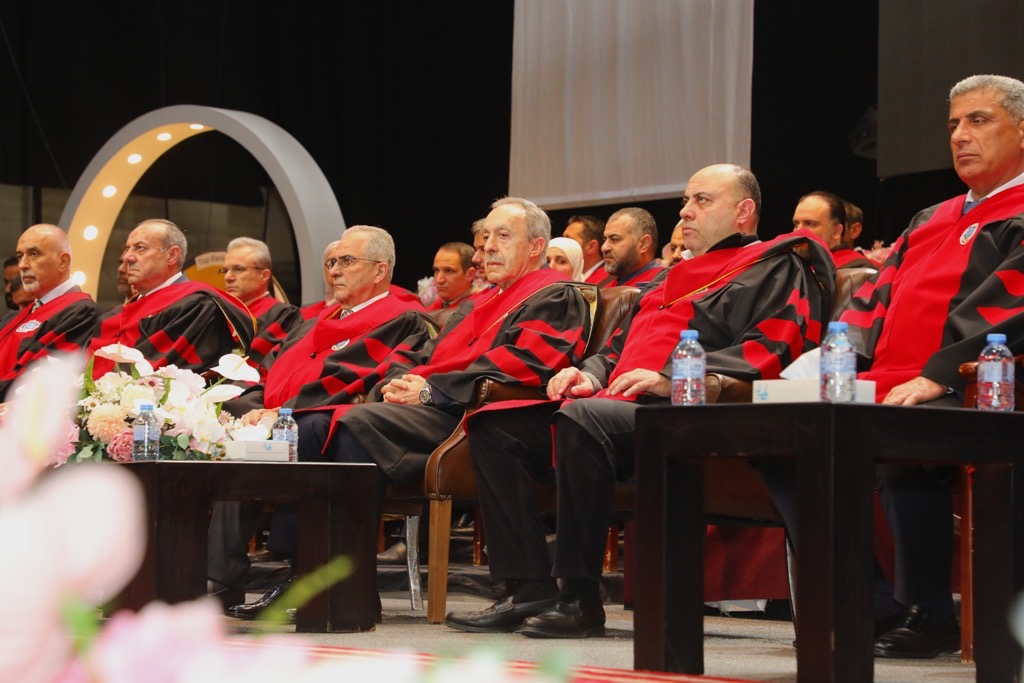 بالصور.. دولة الكباريتي يرعى فعاليات اليوم الثاني لإحتفال عمان الاهلية بتخريج طلبة الفصل الاول من الفوج 33  