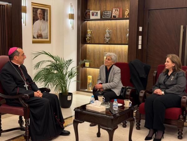 السفيرة التونسية تبحث مع المطران الطوال توسيع آفاق الشراكة