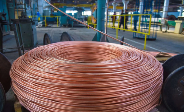 تباين أسعار المعادن الأساسية