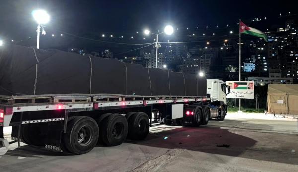 الجيش يسير قافلة مساعدات إغاثية إلى المستشفى الميداني في نابلس