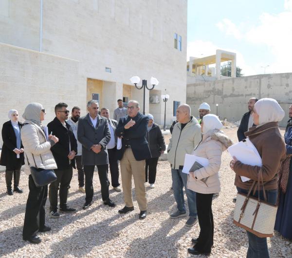 أبو السمن يتفقد سير الأعمال في مشروع توسعة مستشفى الإيمان