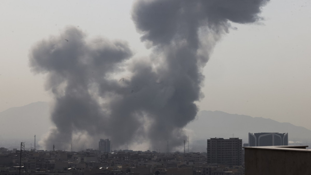 مصدر إيراني: مقتل عدة قادة في الحرس الثوري ومسؤولين سياسيين بالغارات