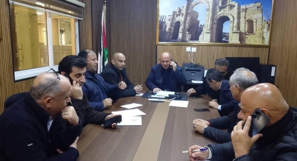 محافظة جرش تفتتح غرفة عمليات على مدار الساعة تعزيزاً للجاهزية وسرعة الاستجابة