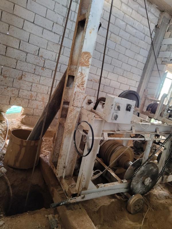 المياه: ضبط حفارة تحفر بئر مخالفة داخل غرفة مغلقة في المفرق