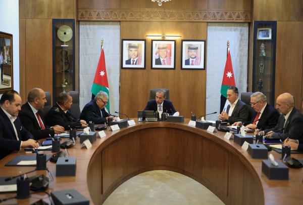 اجتماع حكومي .. عمليَّات المناولة والشَّحن والتَّخليص في الموانئ تتمّ بكفاءة عالية