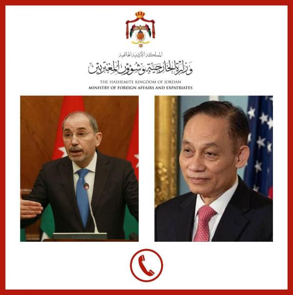 الصفدي يتلقى اتصالاً هاتفياً من نظيره الفيتنامي