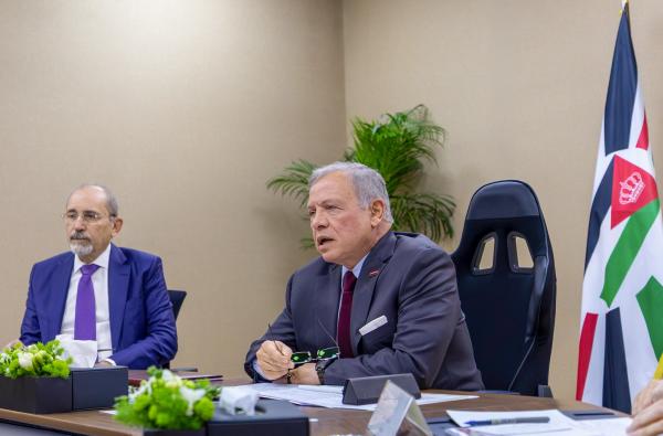 الملك خلال اجتماع دولي: إسرائيل تسعى لإذكاء نيران الصراع المستمر