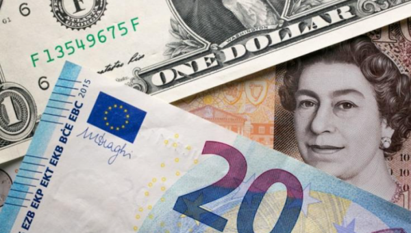 الإسترليني يستقر أمام الدولار واليورو