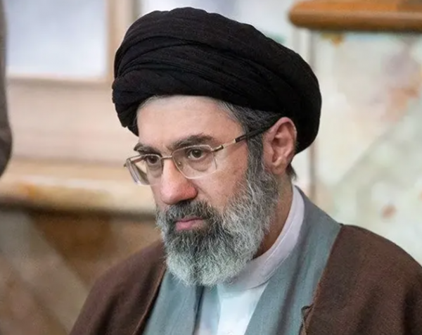 خامنئي: سنفعّل جبهات لا يملك العدو خبرة فيها اذا استمرت الحرب